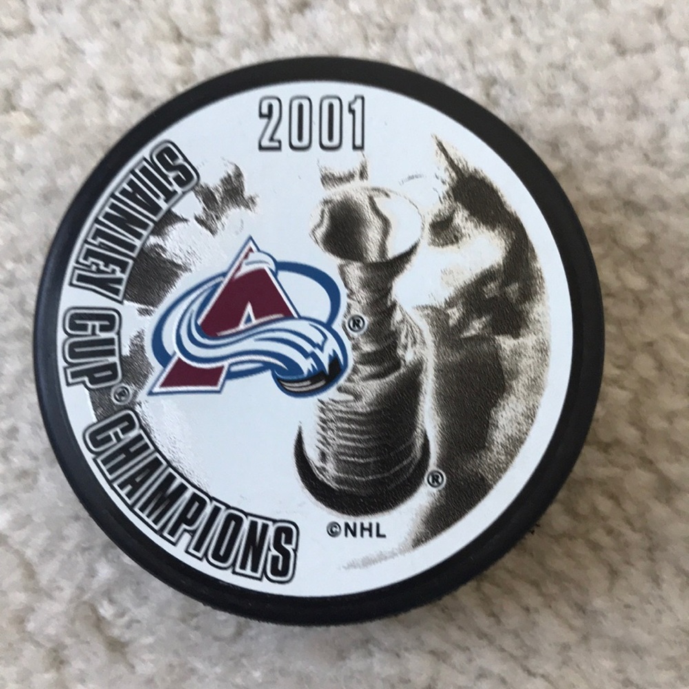 NHL 2001 Stanley Cup Avalanche Champion Puck